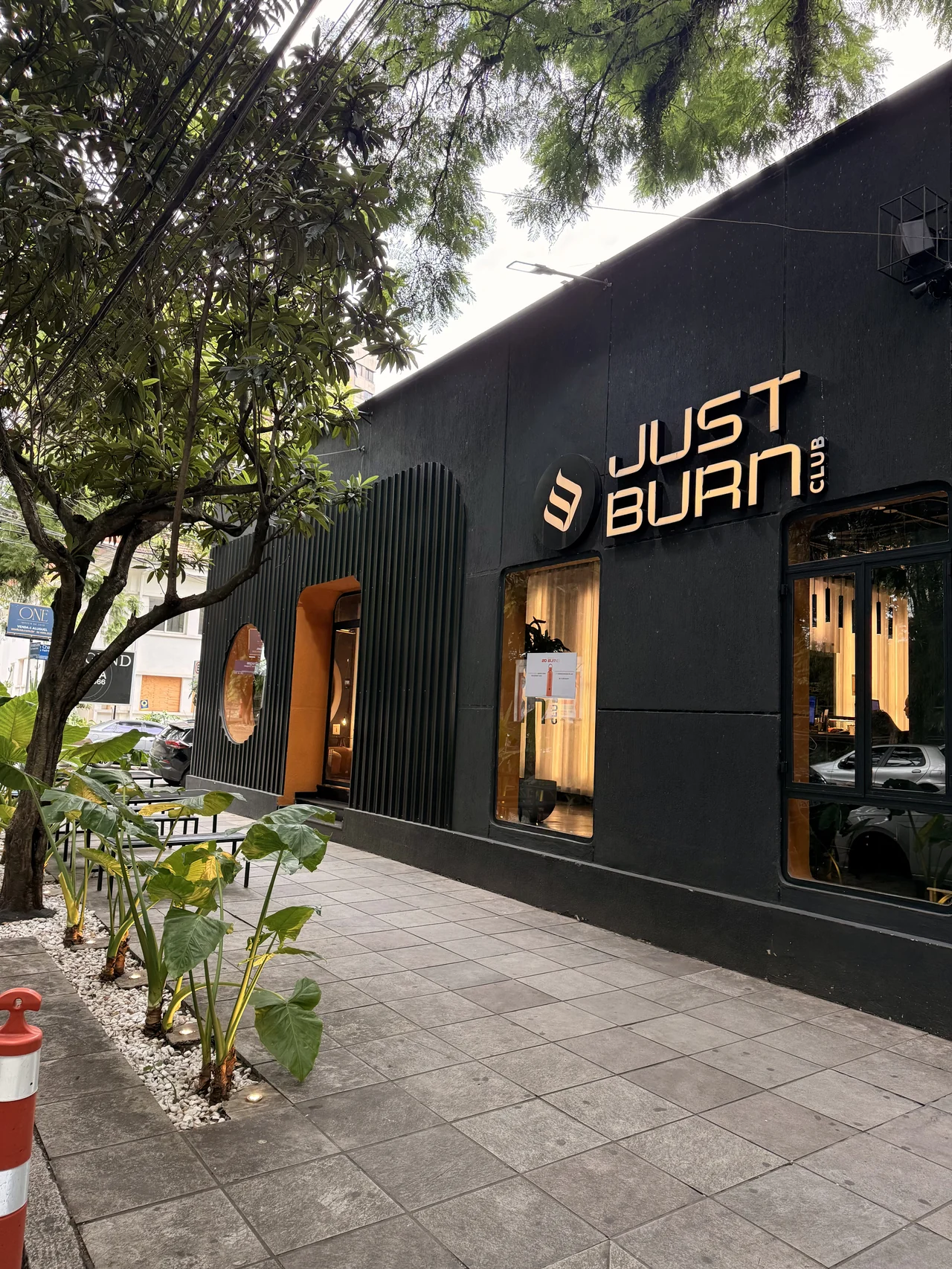 Fachada da Just Burn Club